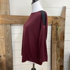 $59.  NYJD 3/4 Sleeve Boat Neck Top  Red Black NWT